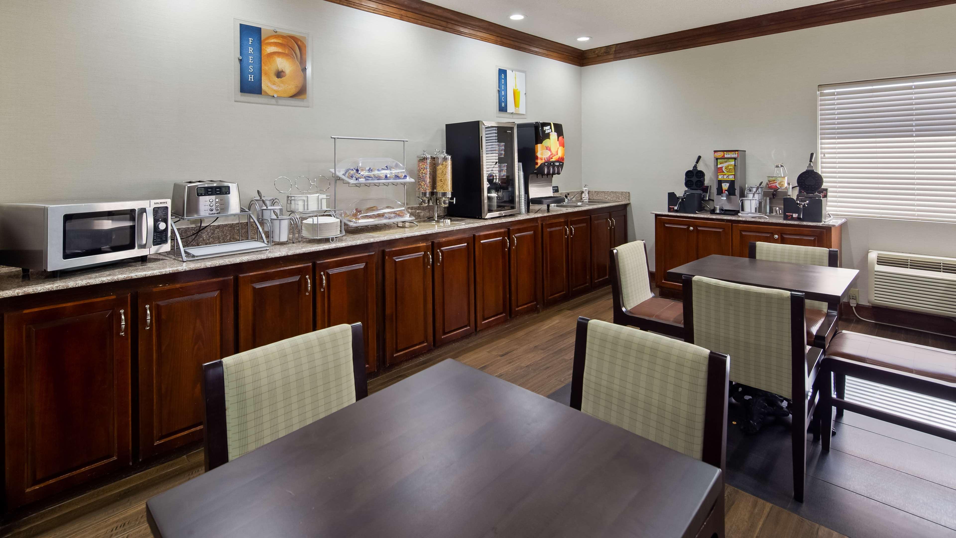Best Western Inn & Suites Byron Exteriér fotografie